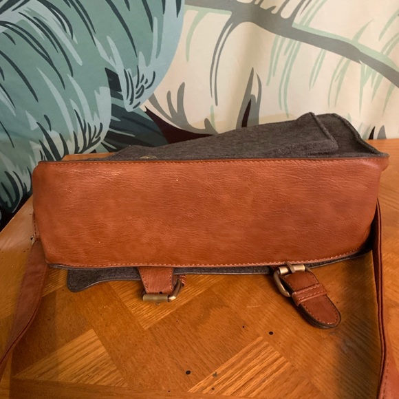 Wool cross body bag - Picture 8 of 12